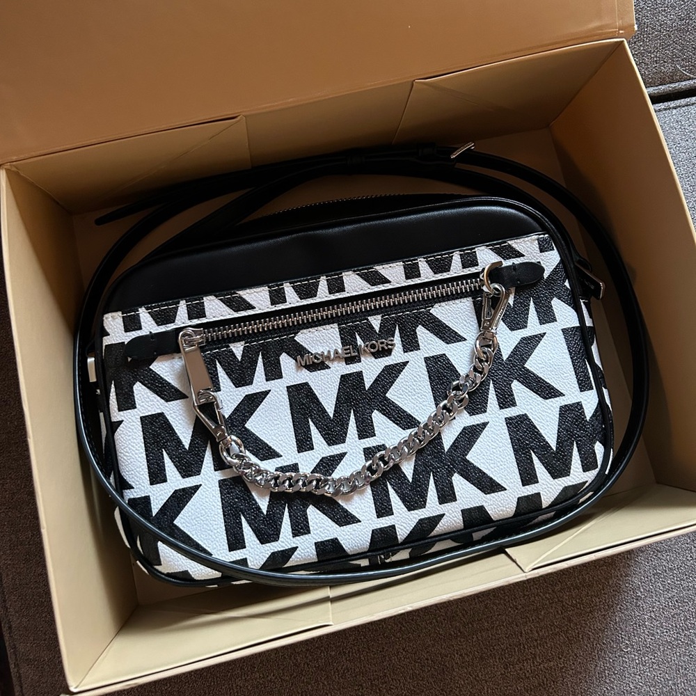 like new Michael Kors crossbody/shoulder bag